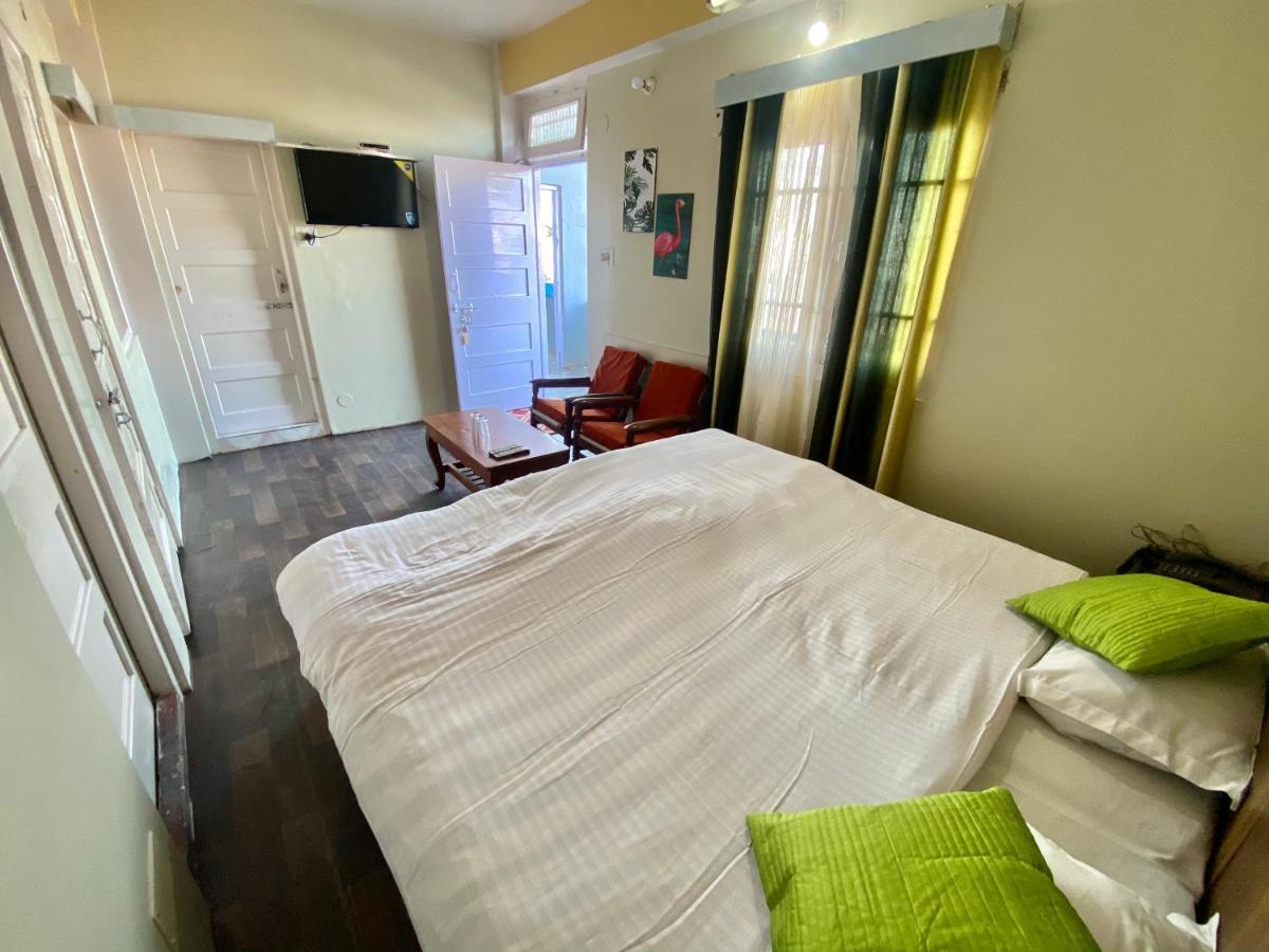 The Travelista Shimla Bed & Breakfast Exterior photo